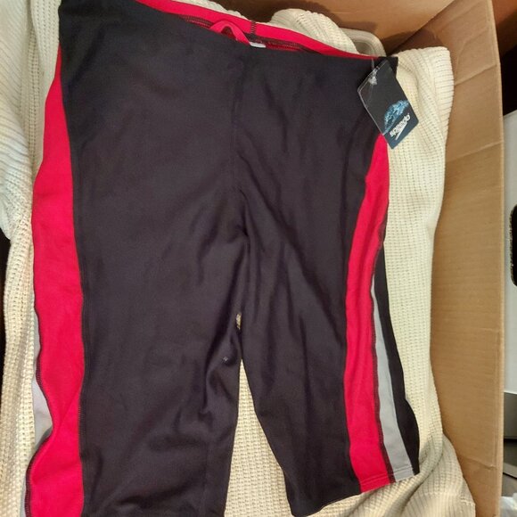 SPEEDO ENDURANCE SWIM SUIT MENS SIZE 32 NWT - Picture 1 of 4